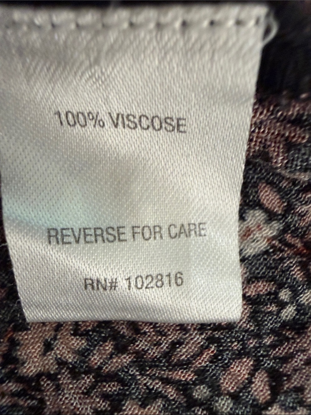 Garnet Hill floral button-up blouse Size 0 V-neckline and a dark daisy print - Picture 7 of 8